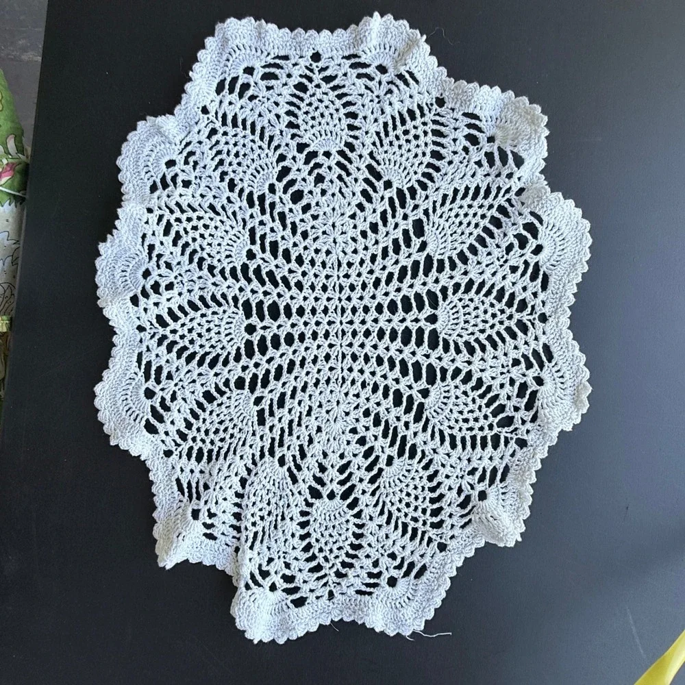 Vintage White Crochet Lace Doily Pineapple Pattern Oval Table Topper 16x13